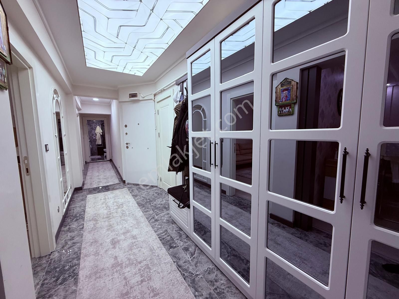 Görkem'den 3+1 120 M2 Ara Kat Ön Cephe Kombili Bağımsız Ultra Lüx Caddeye 3 Bina Mesafede