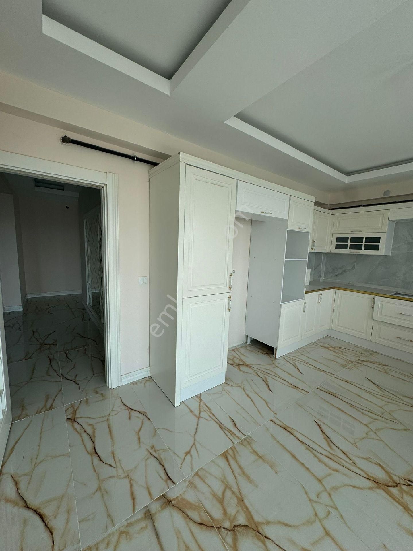 Adli Tıp Arkası Satılık 4+1 Arakat Daire