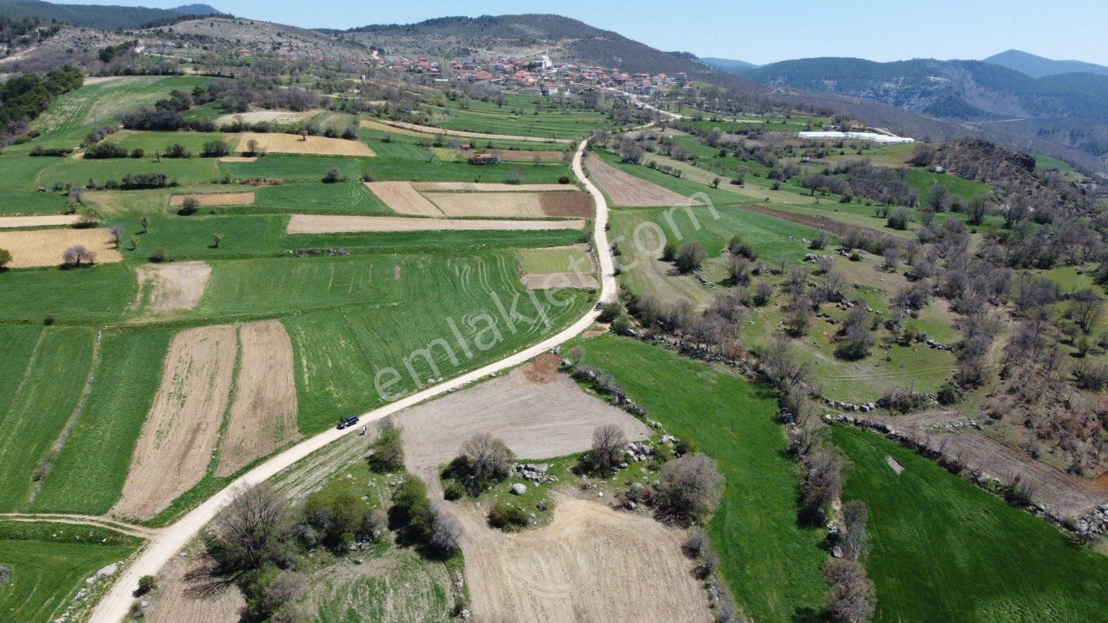 Uşak Merkez Eğlence Köyü'nde 635m2 Yatırıma Uygun Satılık Tarla