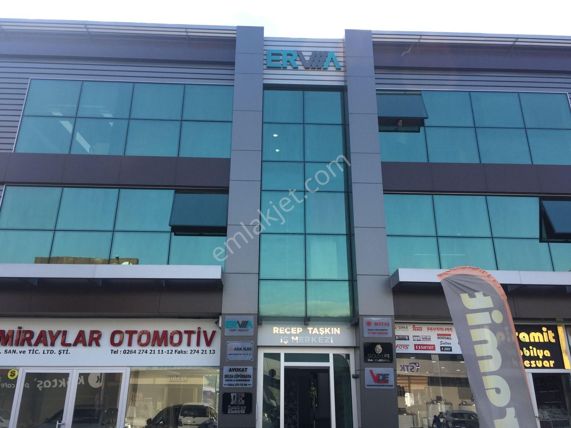Goldlıfegayrimenkulden Erva Yapıda Ulralüx Ofis