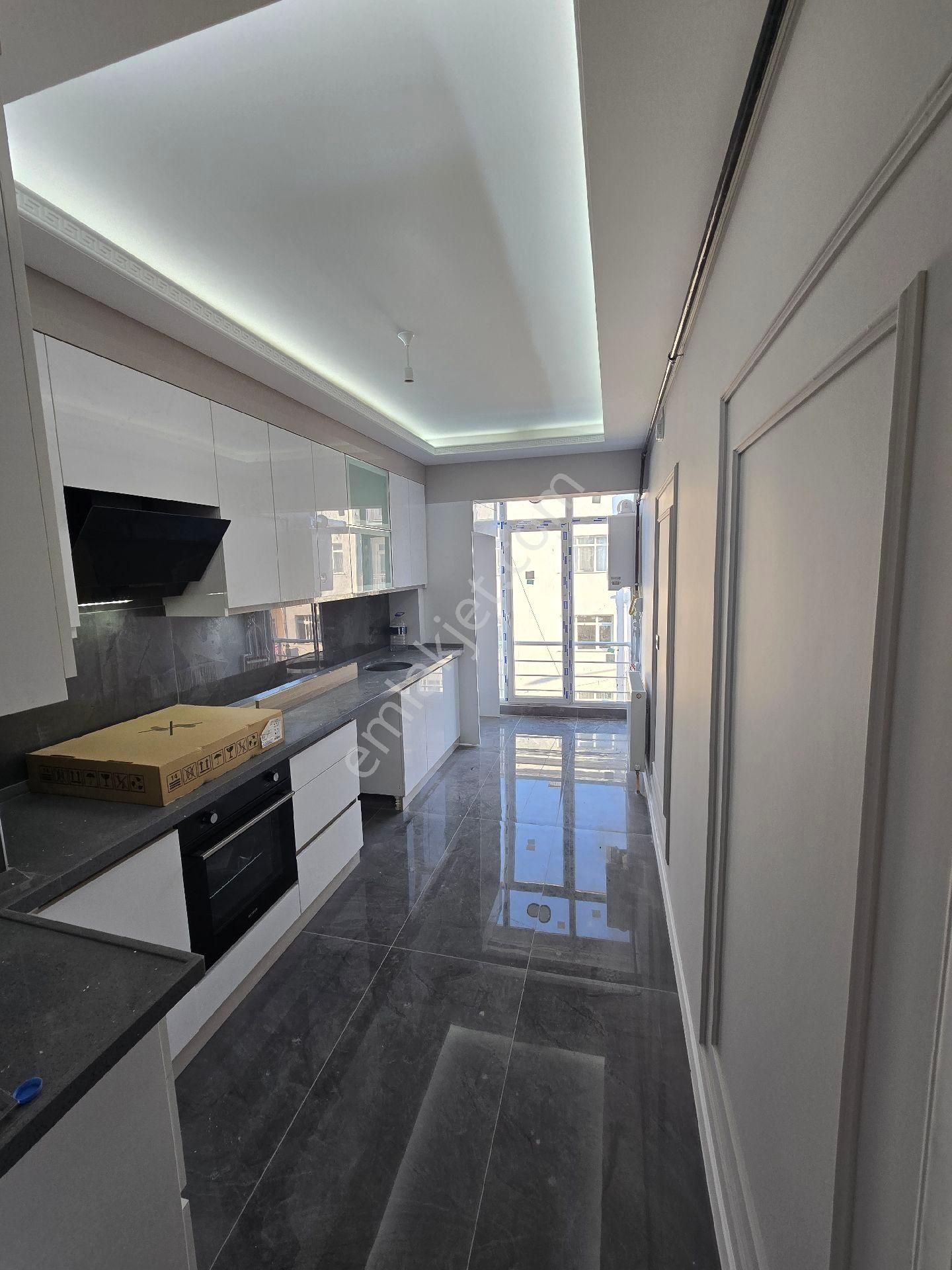 Cumhuriyet Mahlesinde 3+1 Ful Yapılı Daire