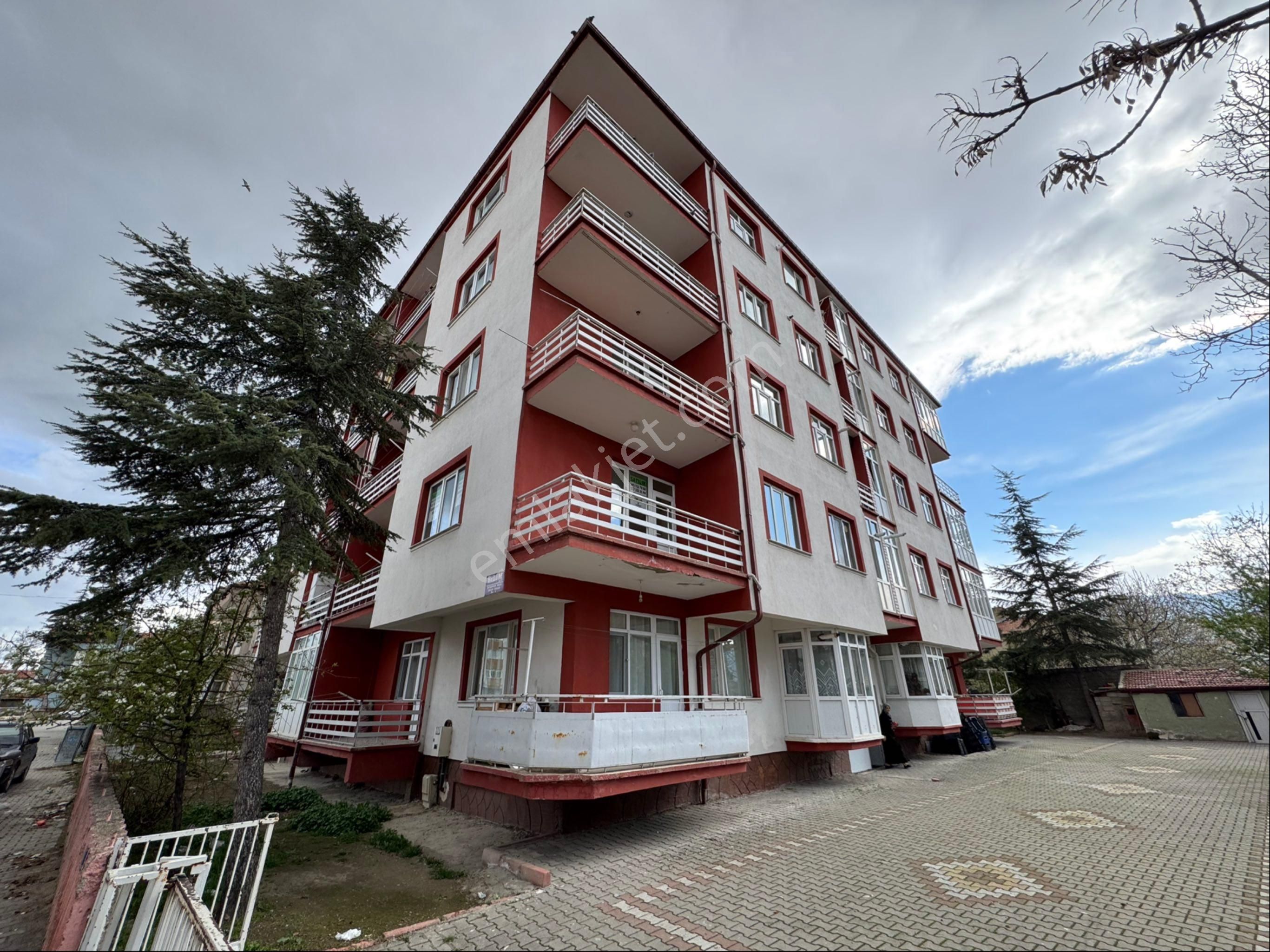 A-k Emlaktan İstasyon Mah 3+1 Ara Kat Kombili Mantolu Daire