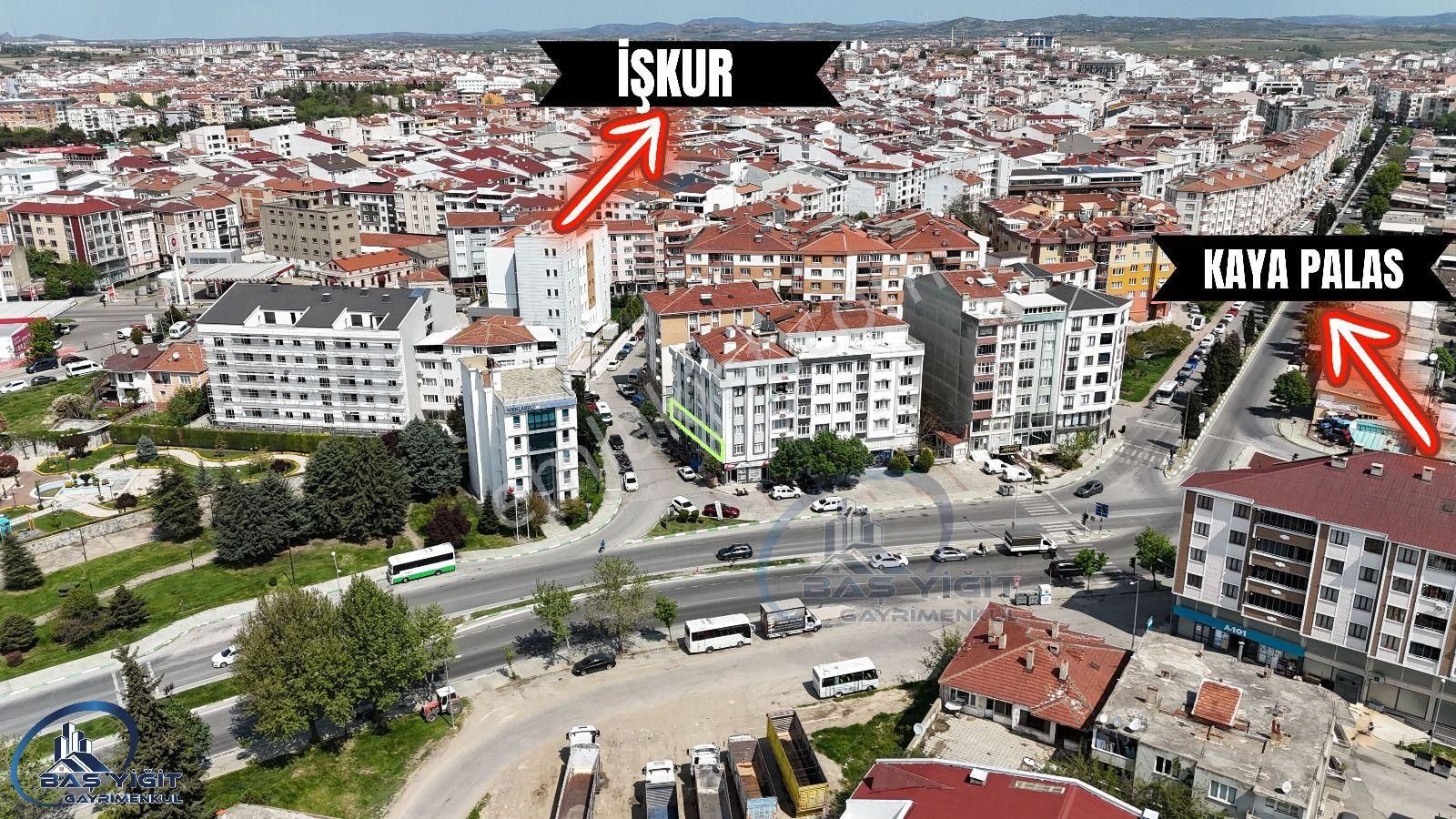 Karacaibrahim Mahallesinde 3+1 160 M2 Daire