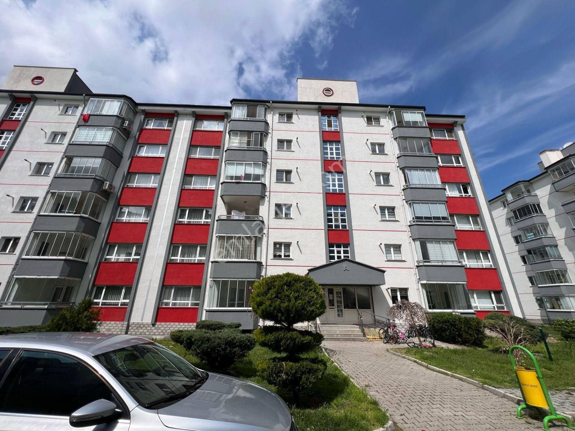 Batıkent İlkyerleşimde Site İçi Asansörlü 3+1 Satılık Daire
