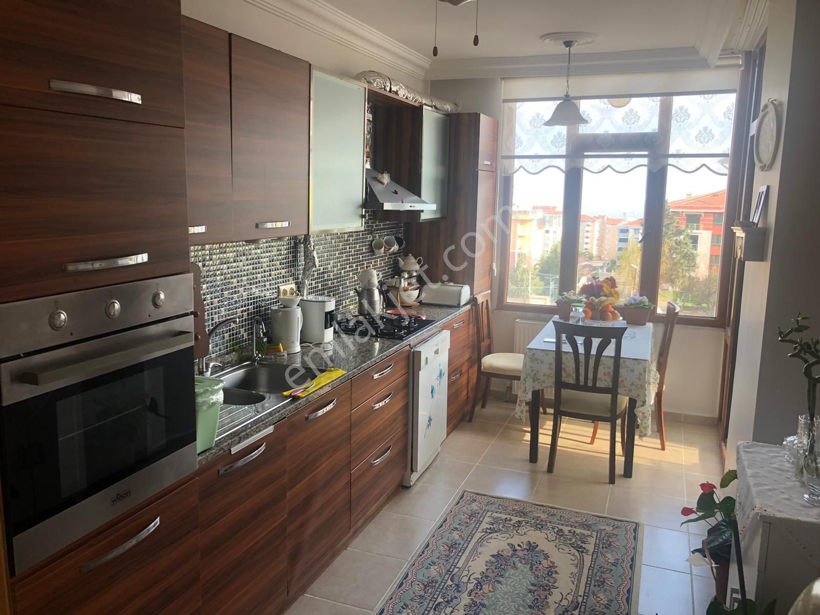 Ekşioğlu 'dan Tekirdağ Süleymanpaşa Hürriyet Mahallesinde Kiralık Daire 2+1