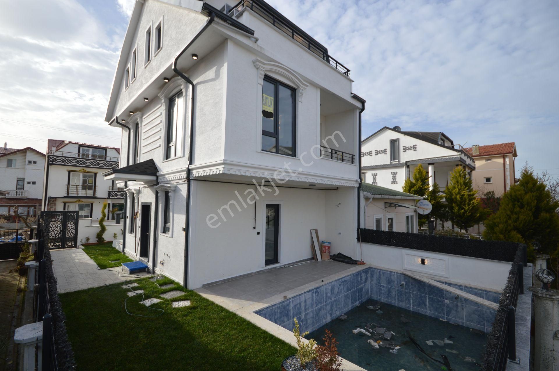 Sakarya Kocaali De Tam Müstakil Deniz Kenarında 4+1