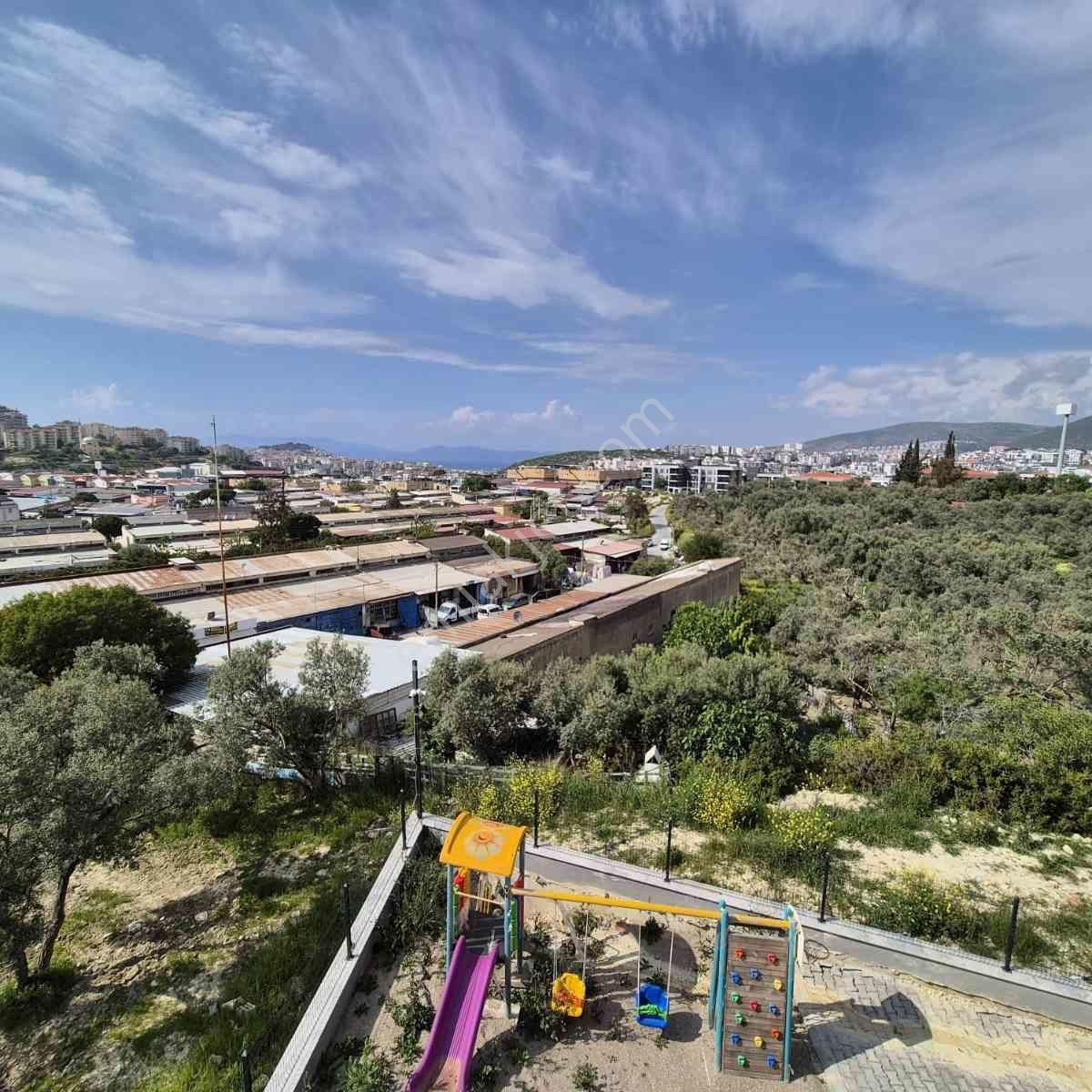 Kuşadasında Geniş Kıralık 2+1 Daıre