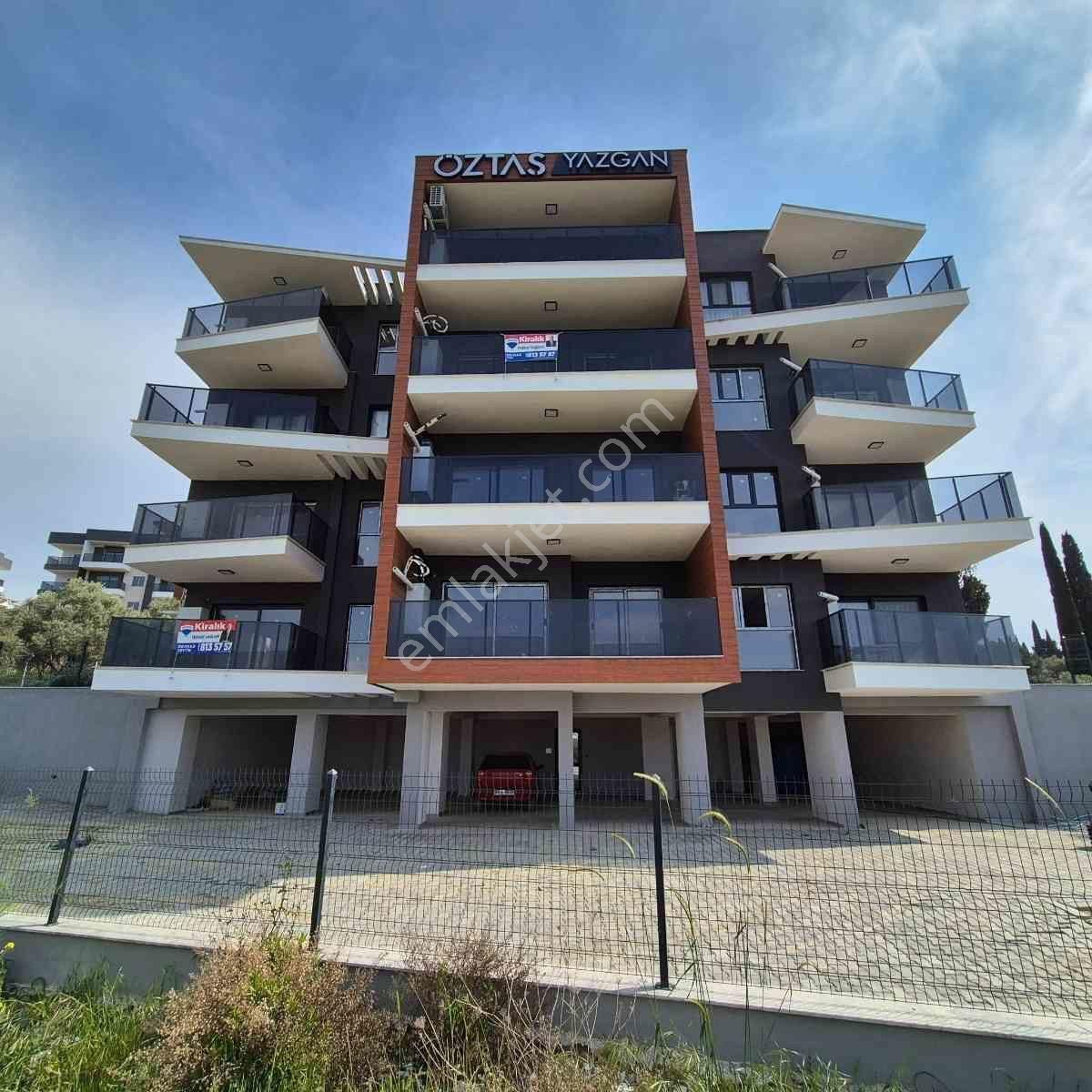 Kuşadasında Geniş Kıralık 2+1 Daıre