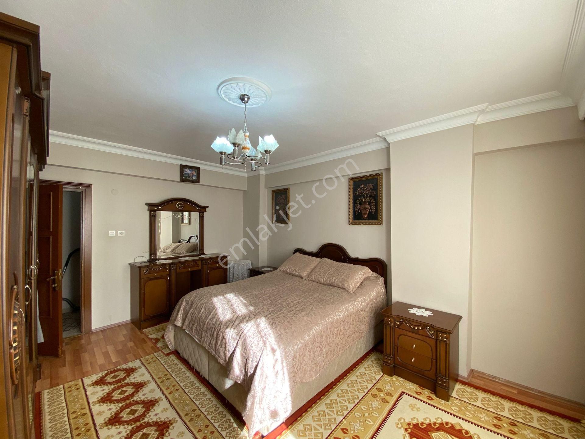 Sultançiftliği'nin Göbeğinde Emsalsiz 155 M2 3+1 Fırsat Daire! - Görsel 23