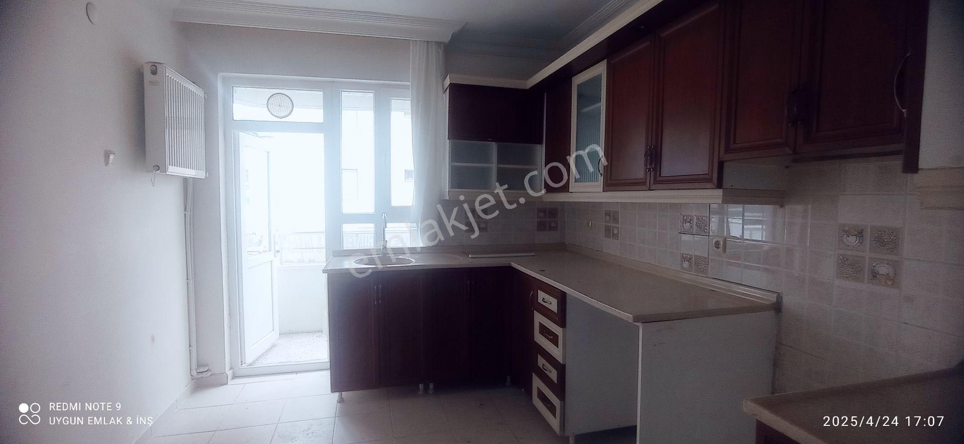 Uygun, Tramvay İle Cuma Pazarı Yanı 3+1 2. Kat 3 Balkonlu