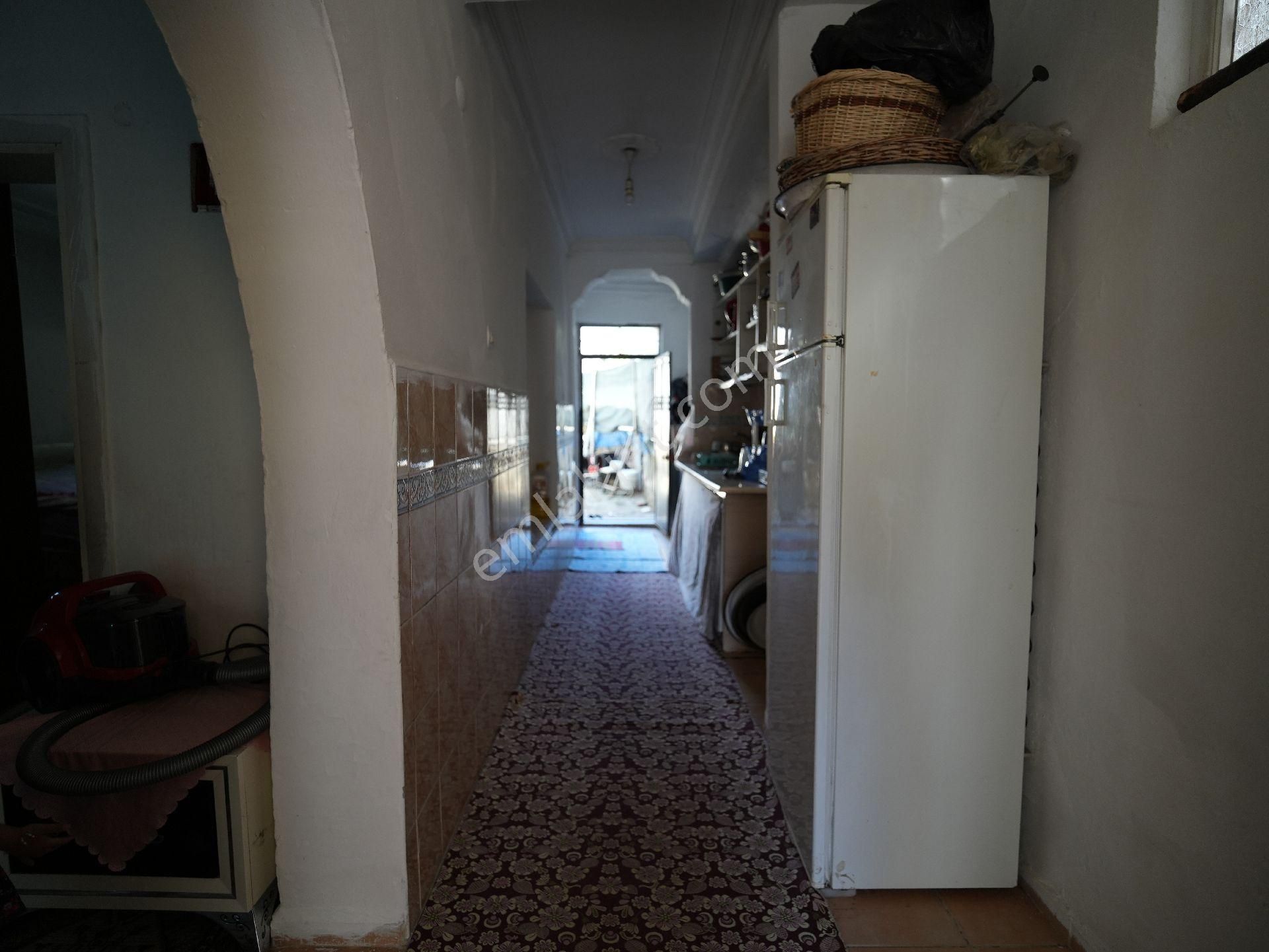 Gazipaşa Mahallesinde 2 Katlı 4+2 Kargır Ev Ve Arsası - Görsel 4