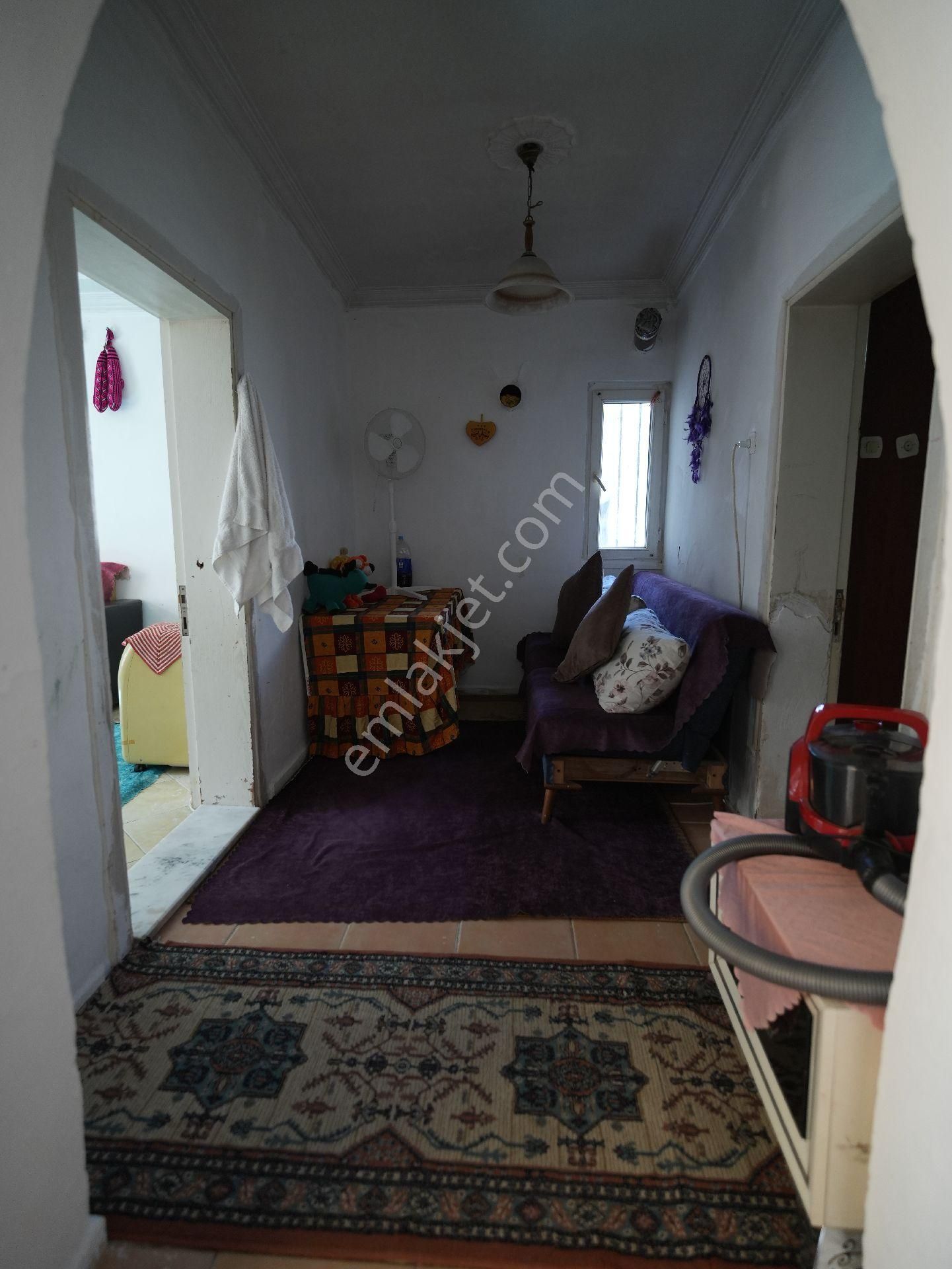 Gazipaşa Mahallesinde 2 Katlı 4+2 Kargır Ev Ve Arsası - Görsel 5