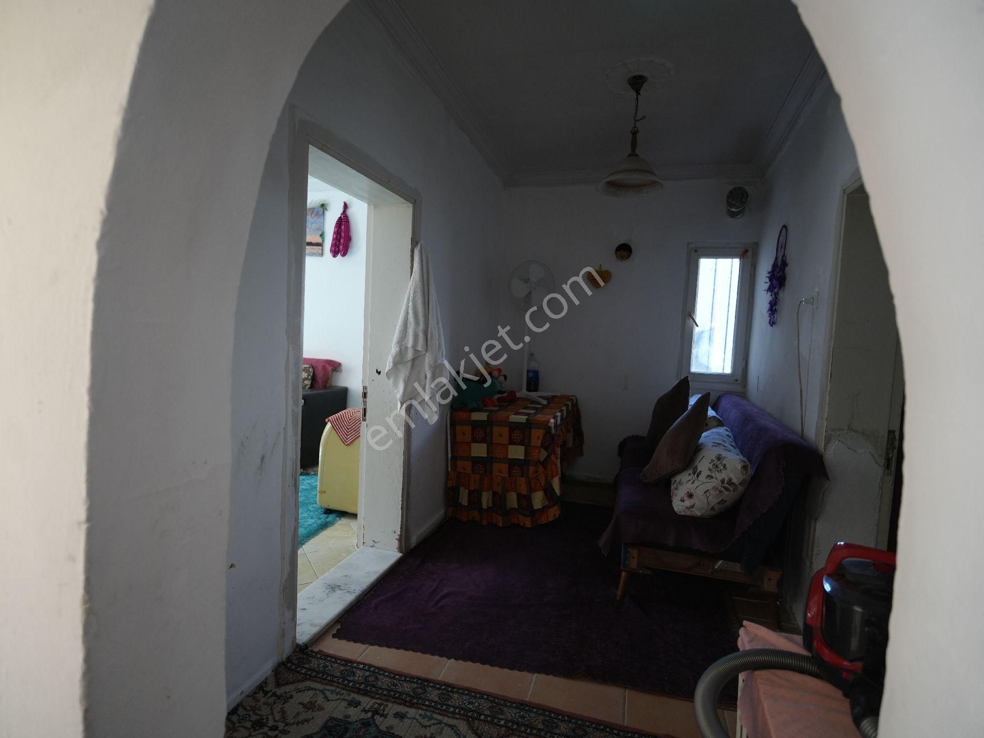 Gazipaşa Mahallesinde 2 Katlı 4+2 Kargır Ev Ve Arsası - Görsel 3