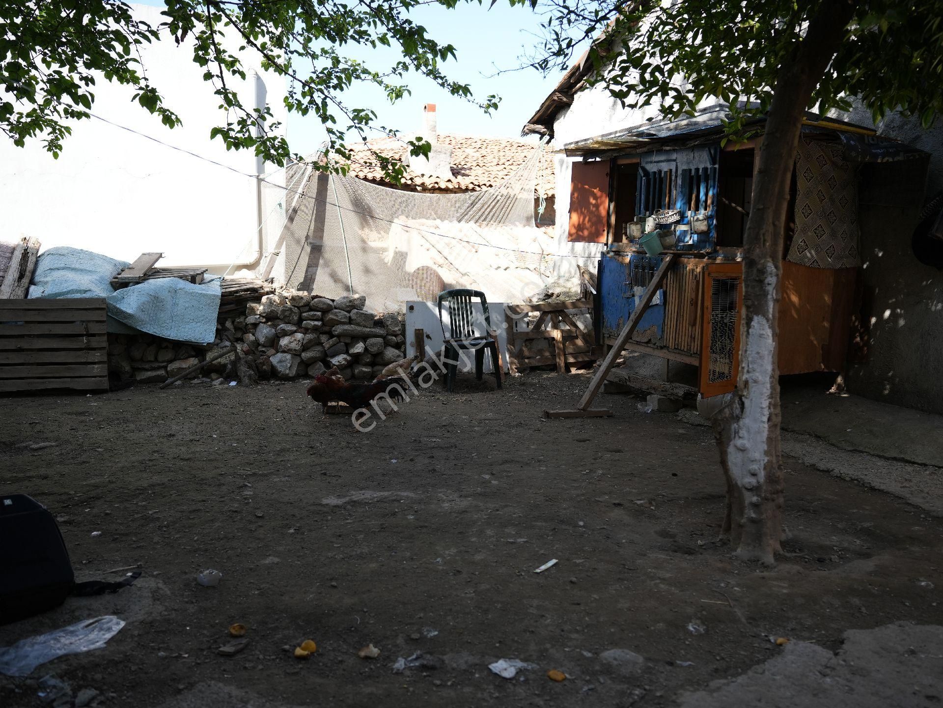 Gazipaşa Mahallesinde 2 Katlı 4+2 Kargır Ev Ve Arsası - Görsel 6