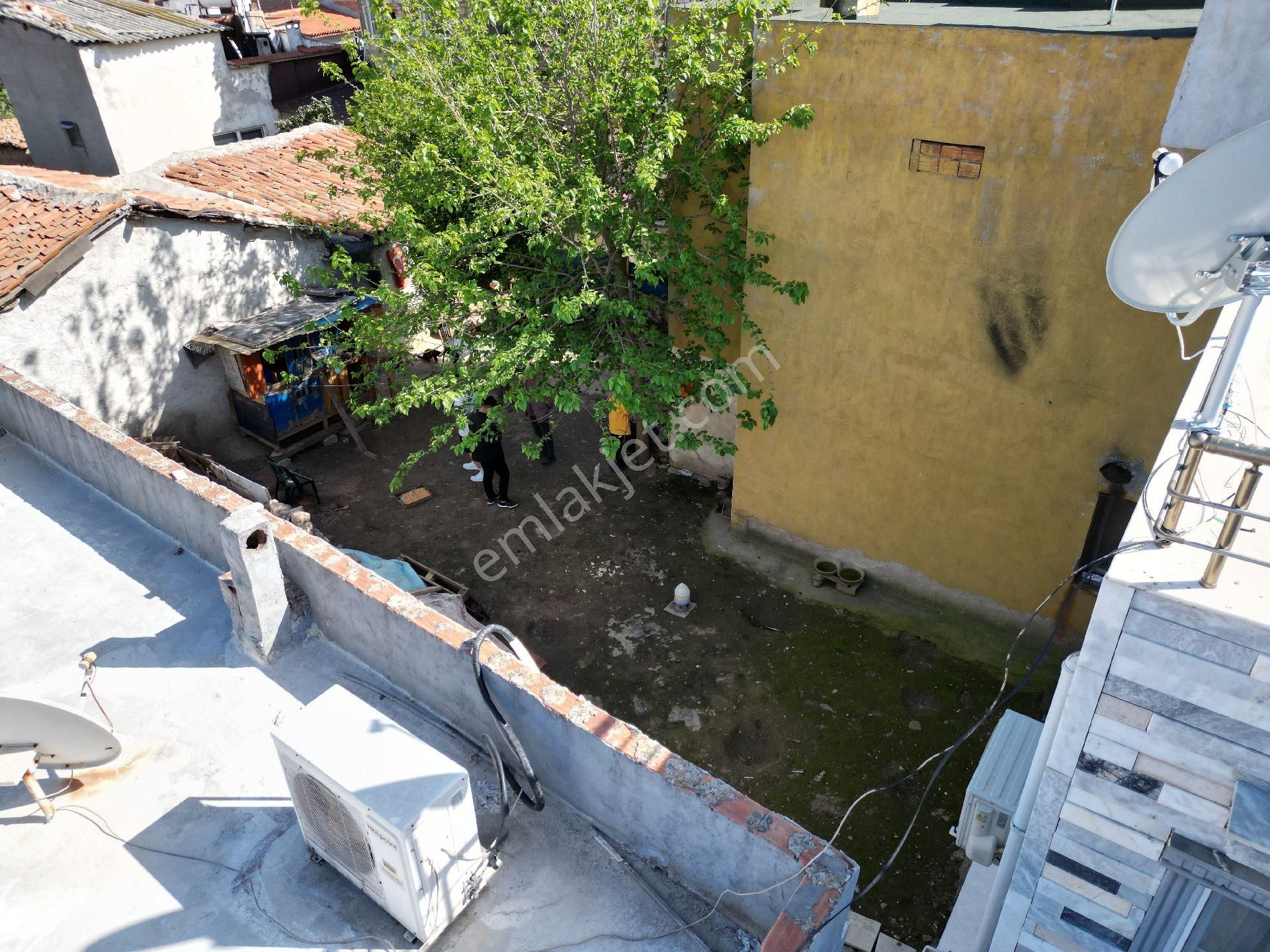 Gazipaşa Mahallesinde 2 Katlı 4+2 Kargır Ev Ve Arsası - Görsel 13