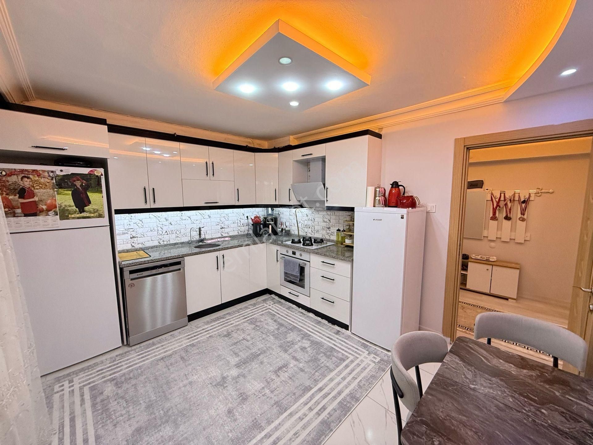 🏡peker Mahallesi 3+1 140 M2 5 Katlının Zemin Katı Kapalı Mutfak