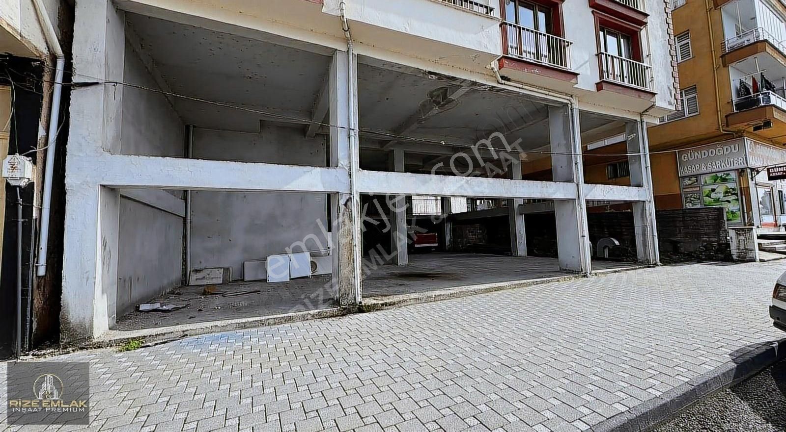 Gündoğdu Merkezde 300m2 Geniş Anayol Kenarında Kiralık Dükkan