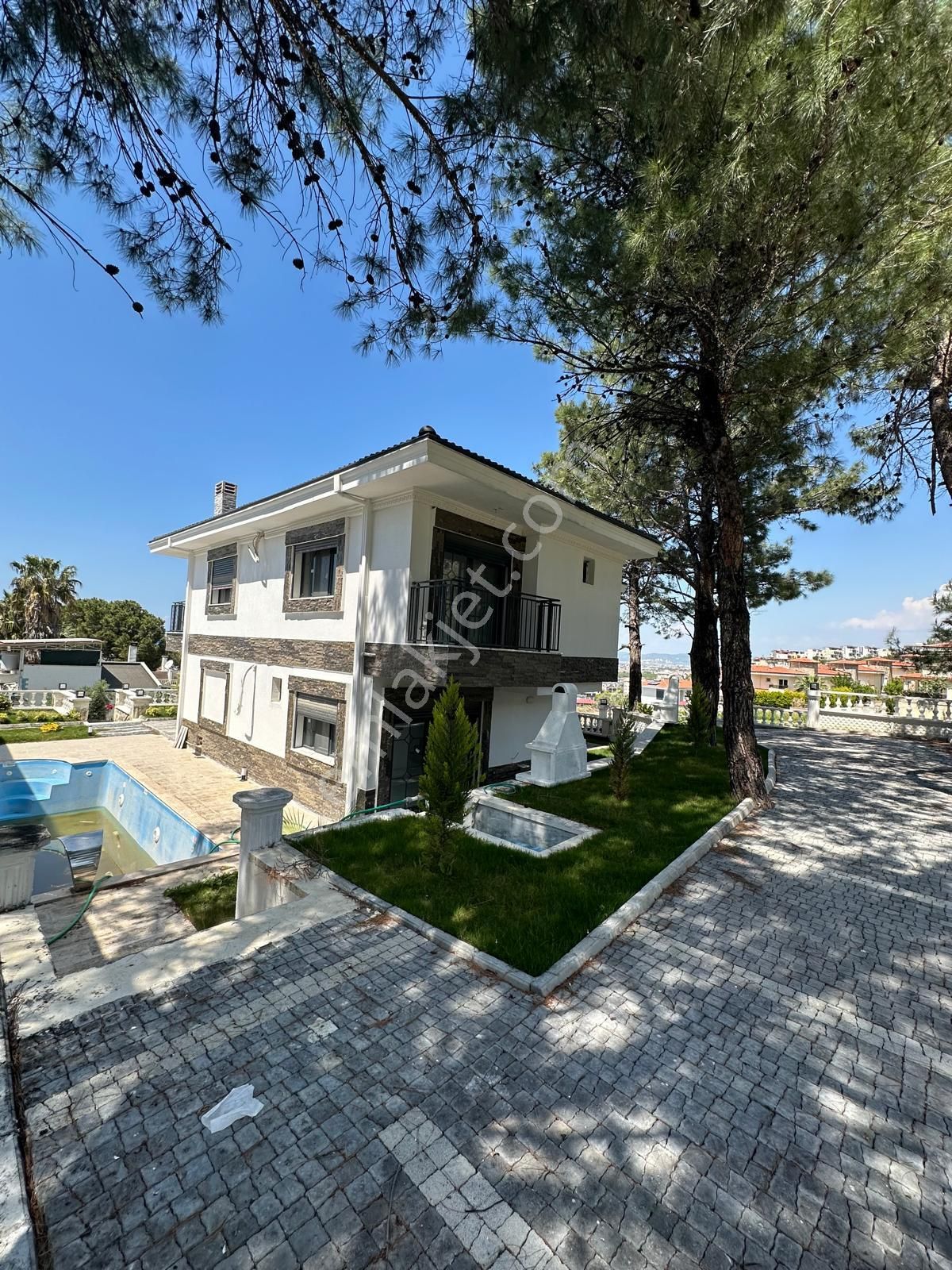 Kuşadası Güzelçamlı Mahallesi Villalar Bölgesinde Satılık Sıfır Villa