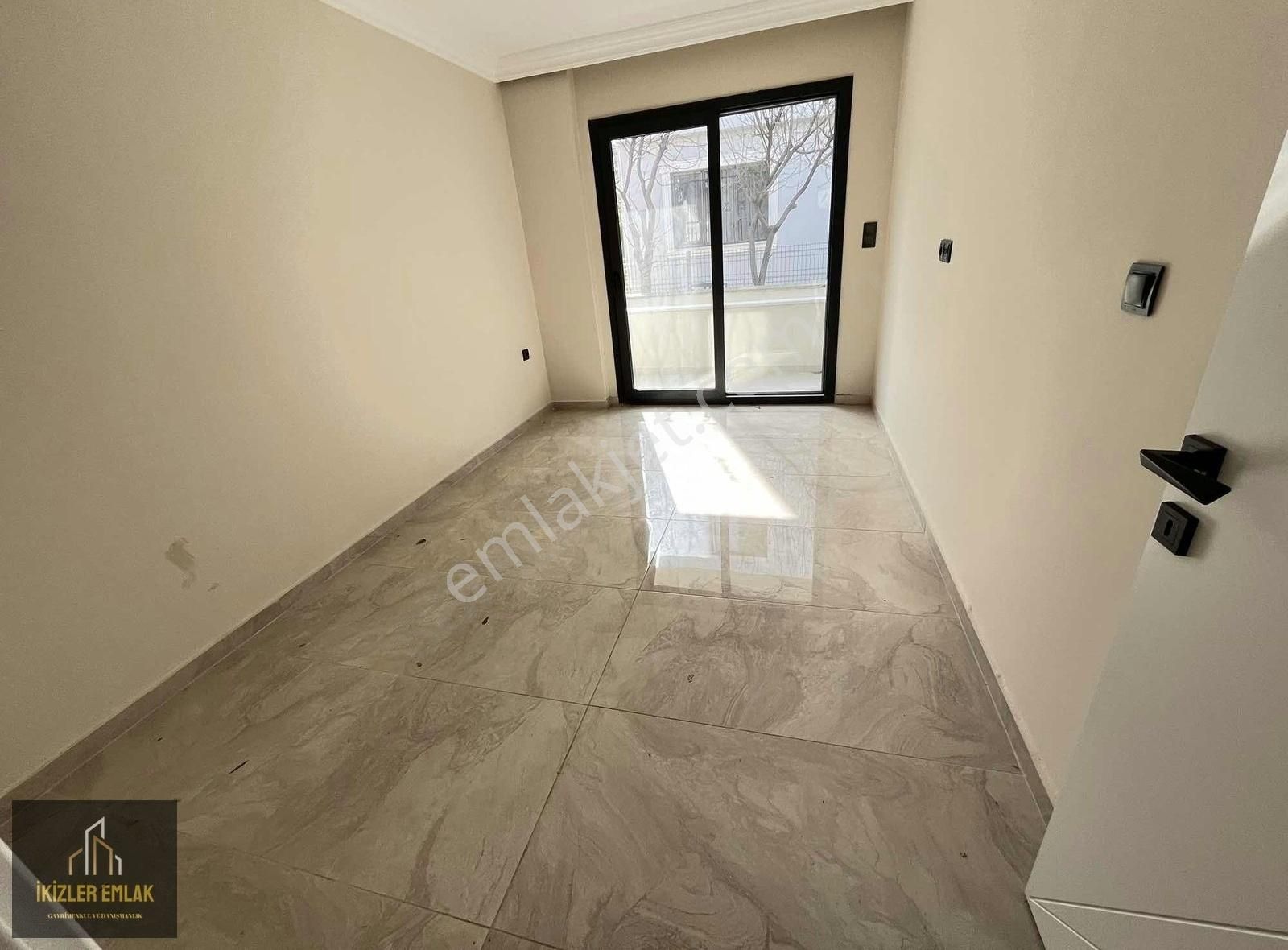 Burhaniye İskele Mahallesi 2+1 Satılık Bahçe Kullanımlı Daire