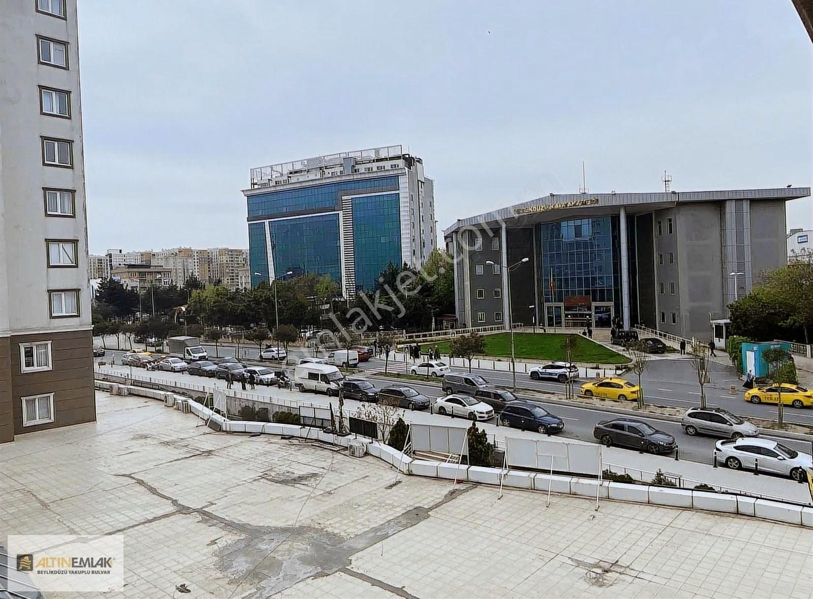 Beylikdüzü Yakuplu Kaymakamlık Karşısı 1+1 Ön Cephe Geniş Ofis