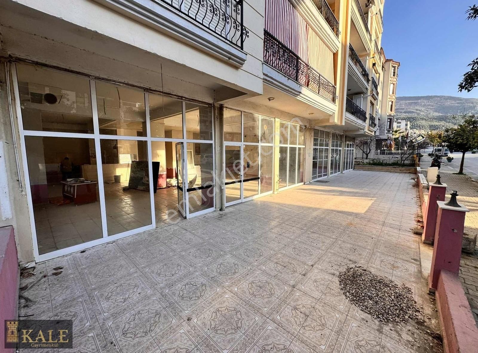 Kale'den Batı Çevre Yolu'nda Kiralık Geniş Dükkan