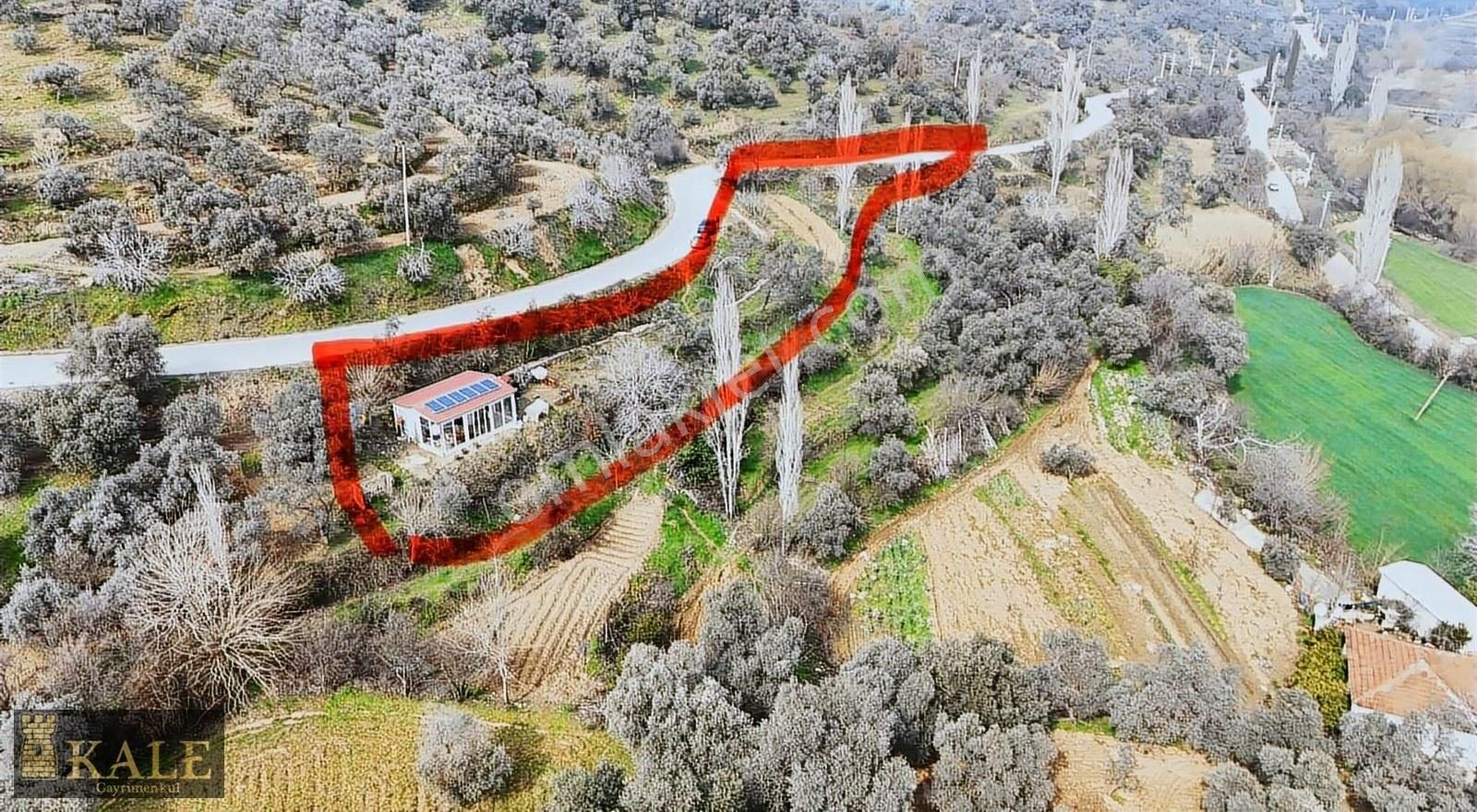 Kale'den Osmancık Köyü'nde Geniş Arazi İçinde Müstakil Ev