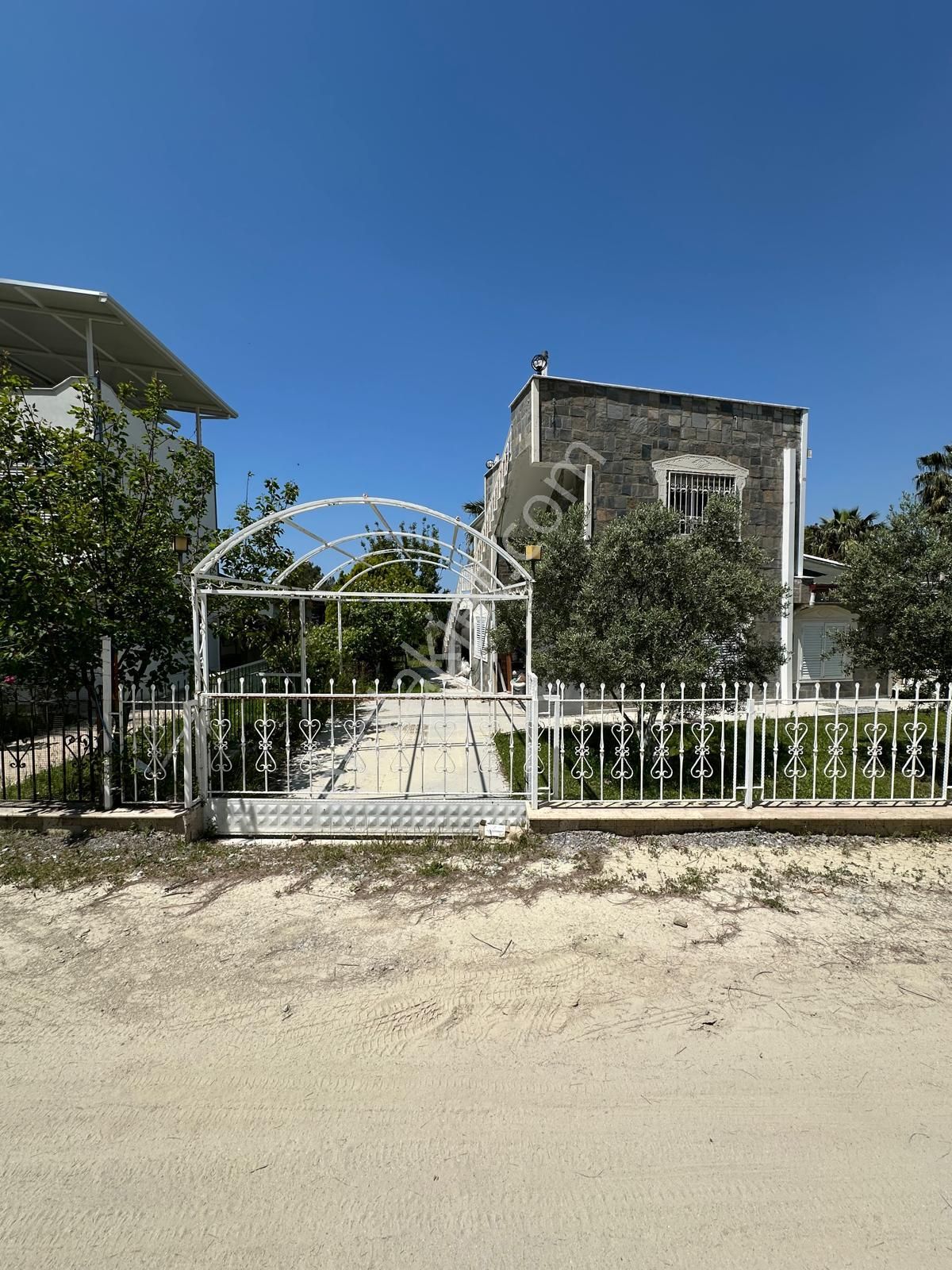 Kuşadası Güzelçamlı Villalar Bölgesinde Satılık Villa