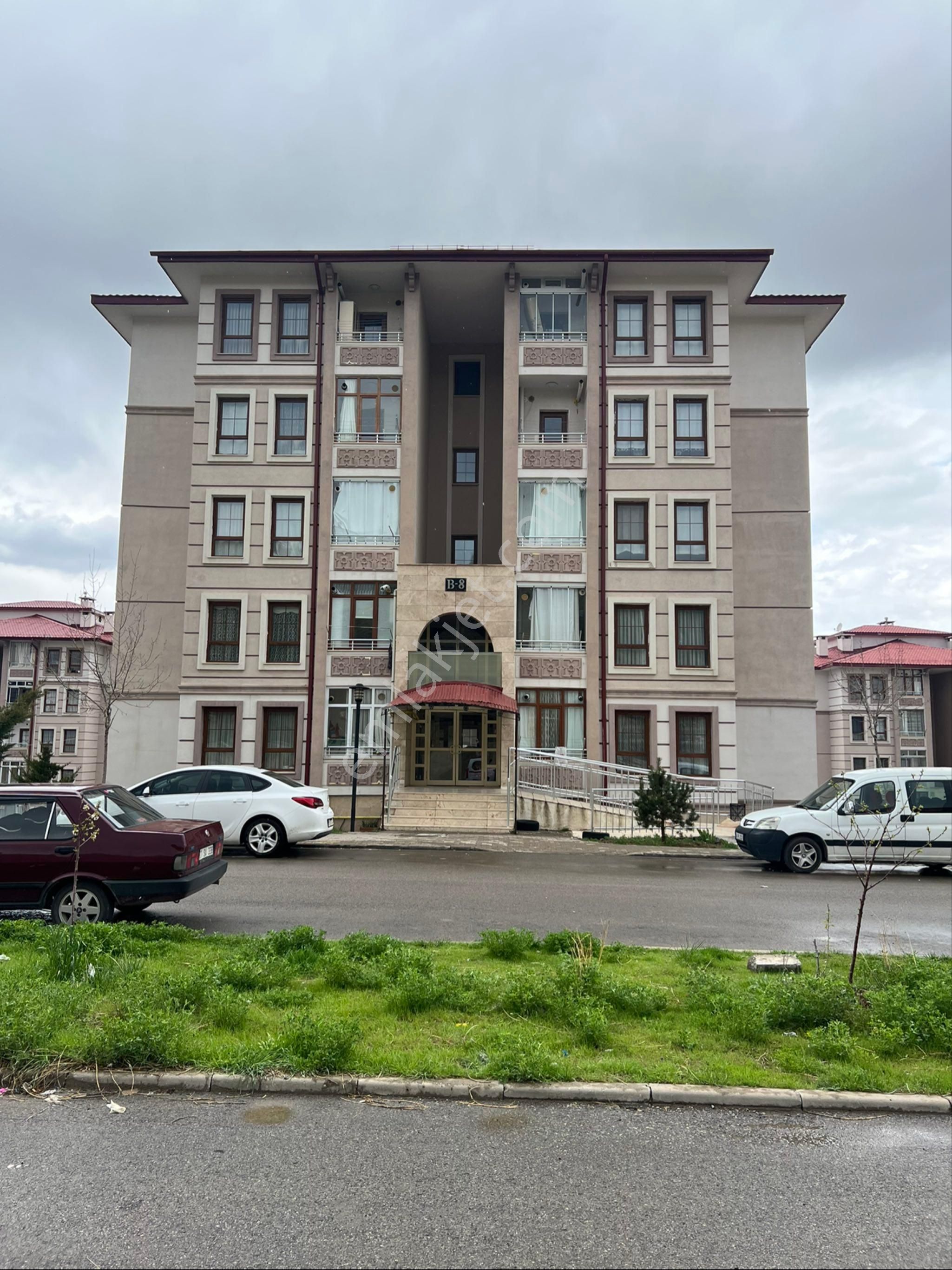 Asrın E Lak’tan Esentepe Emekli Tokide Kiralık 2+1 Arakat Temiz Daire