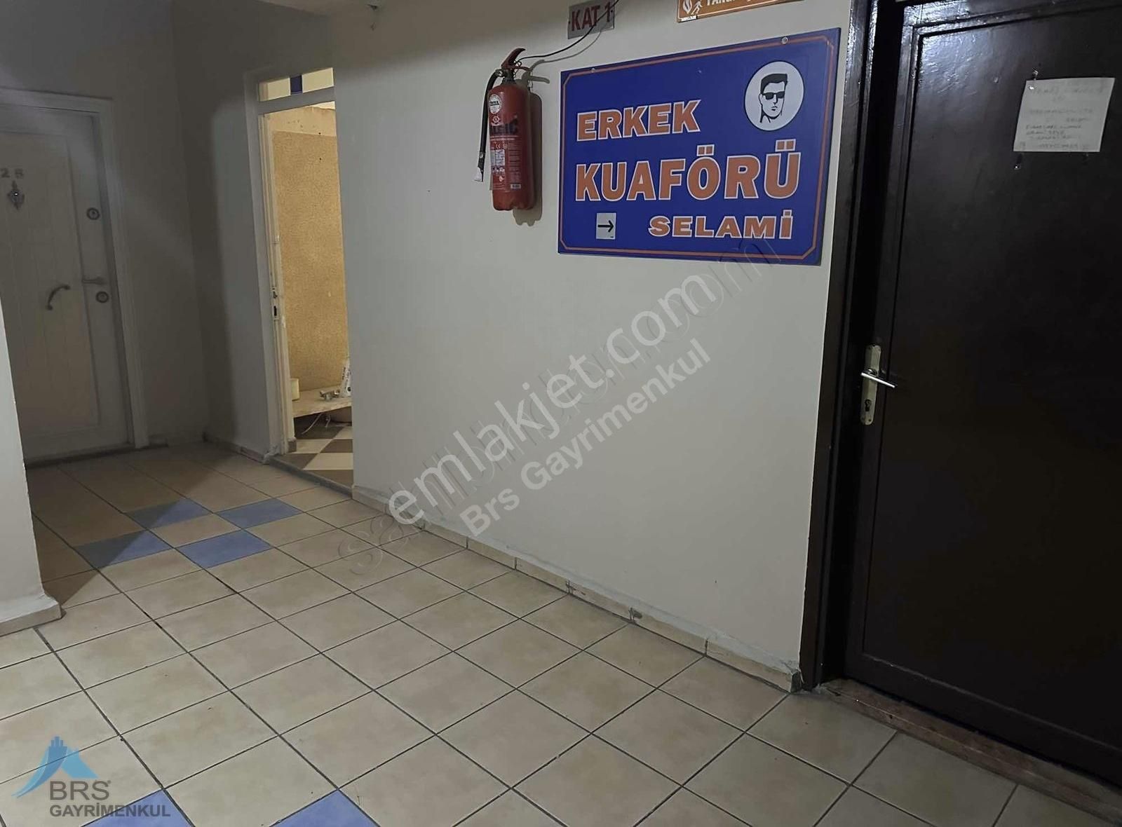 Bakırköy Çarşıda Asansörlü Ofis