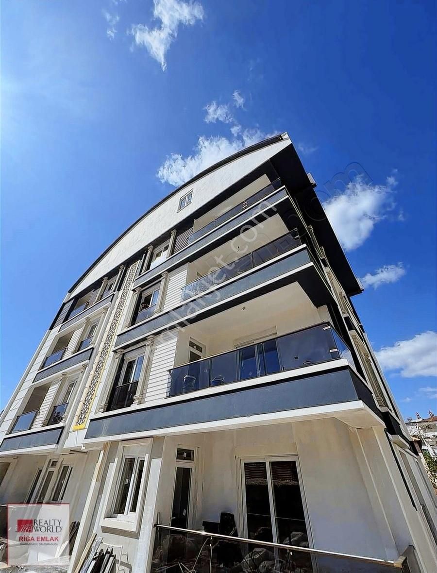 Acil Acil Rigadan Erenköy Mah Satılık Dublex 5+1 Daire 240 M
