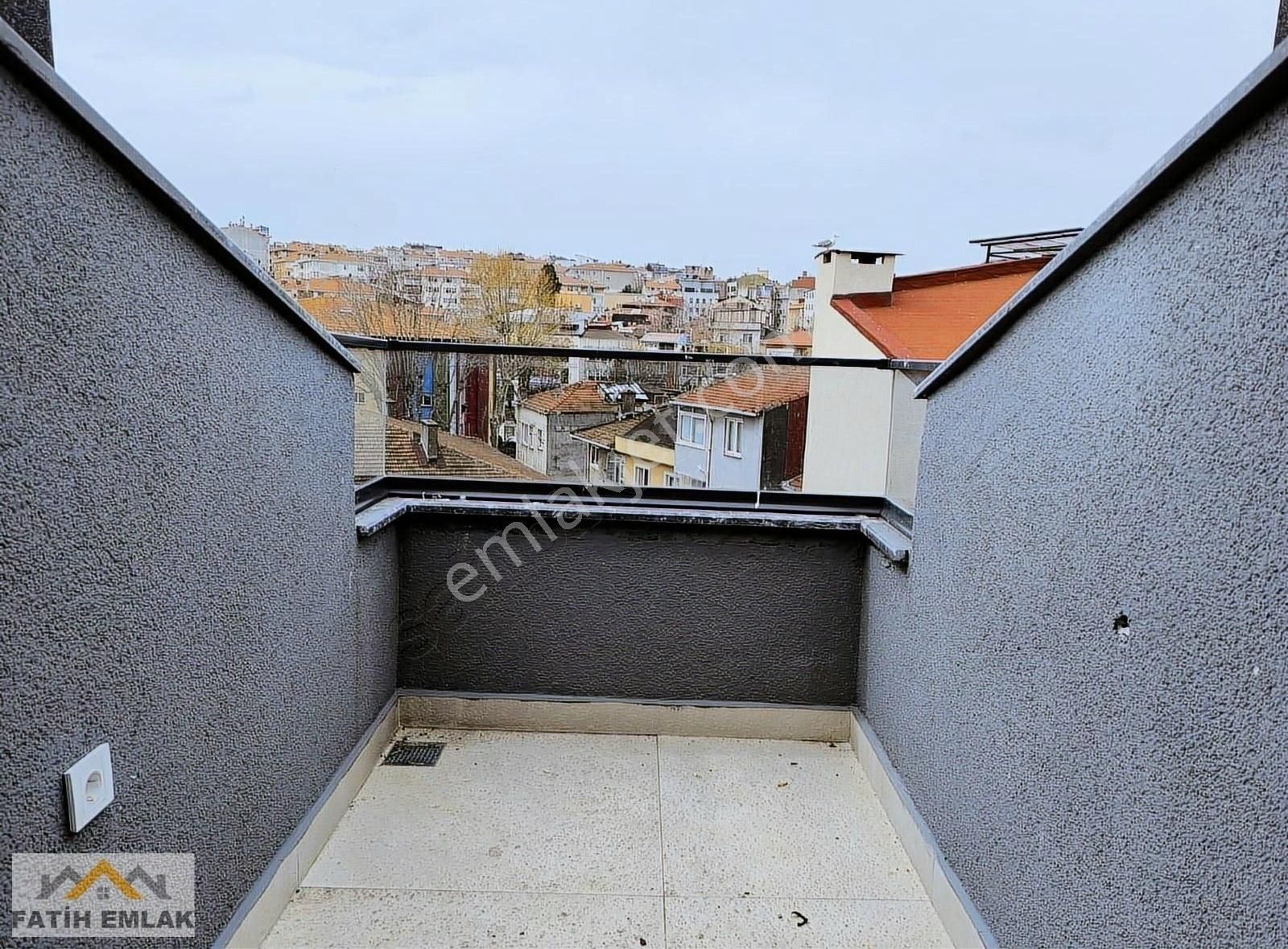 Üsküdar Tam Merkez'de Sıfır Bina'da 3+2 160m2 Satılık Konut