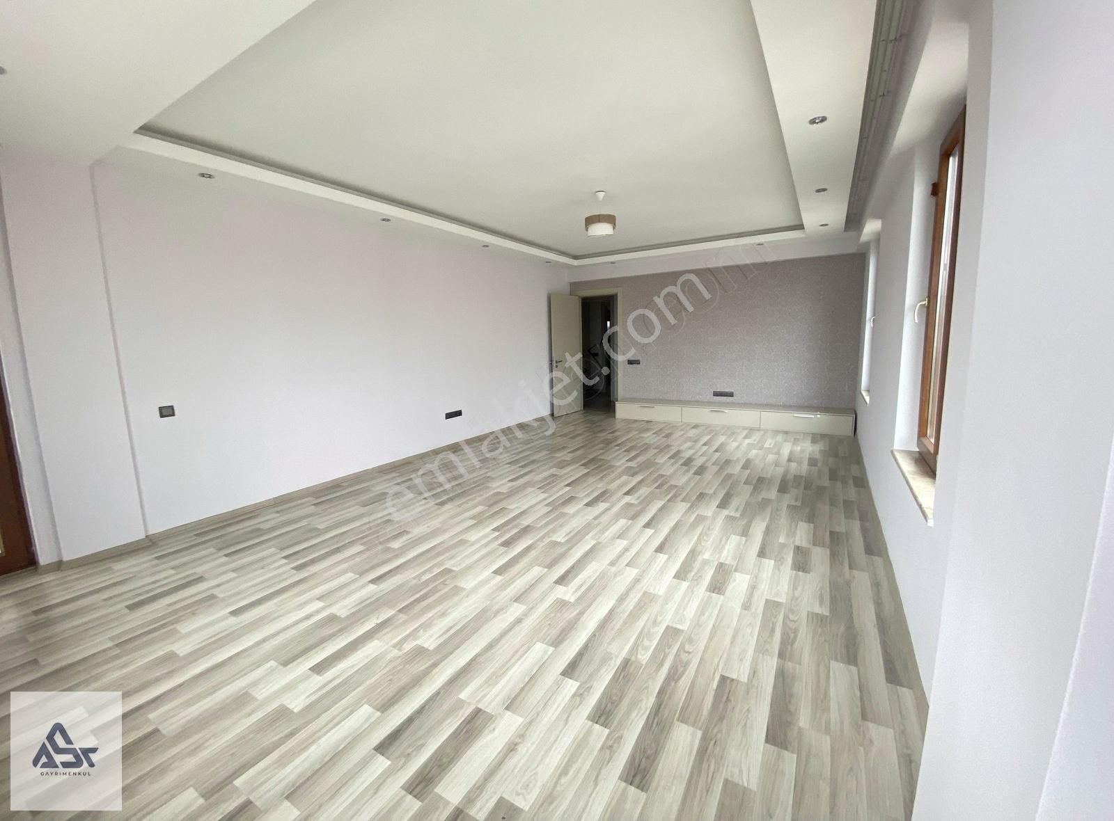 Selçukbeyde Önü Açık Ferah Geniş 3+1 Kiralık Daire
