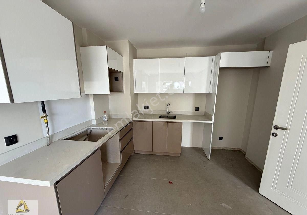 Osmangazi'de Geniş Oturumlu Lüks Sitede Açık Mutfak Doğalgazlı 3+1 Kiralık