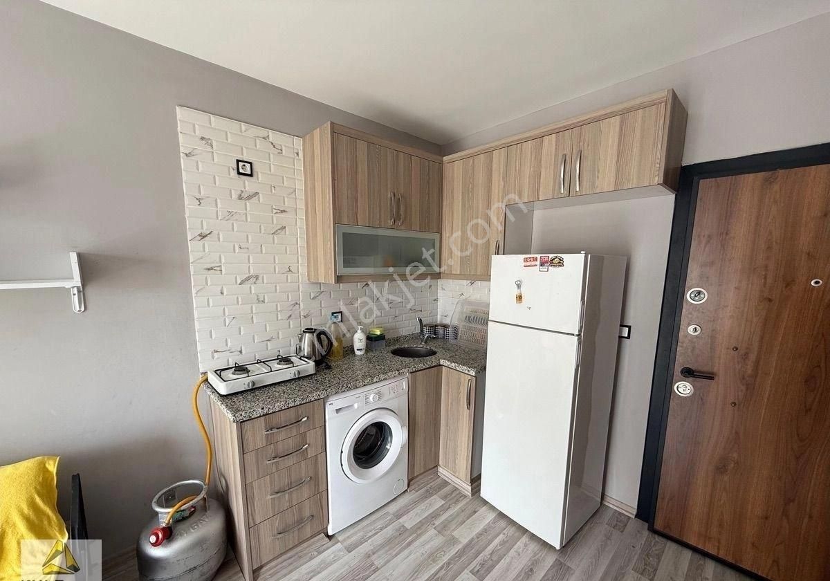 Çarkıpare'de Caddeye Yakın Merkezi Konum Full Eşyalı 1+1 Kiralık