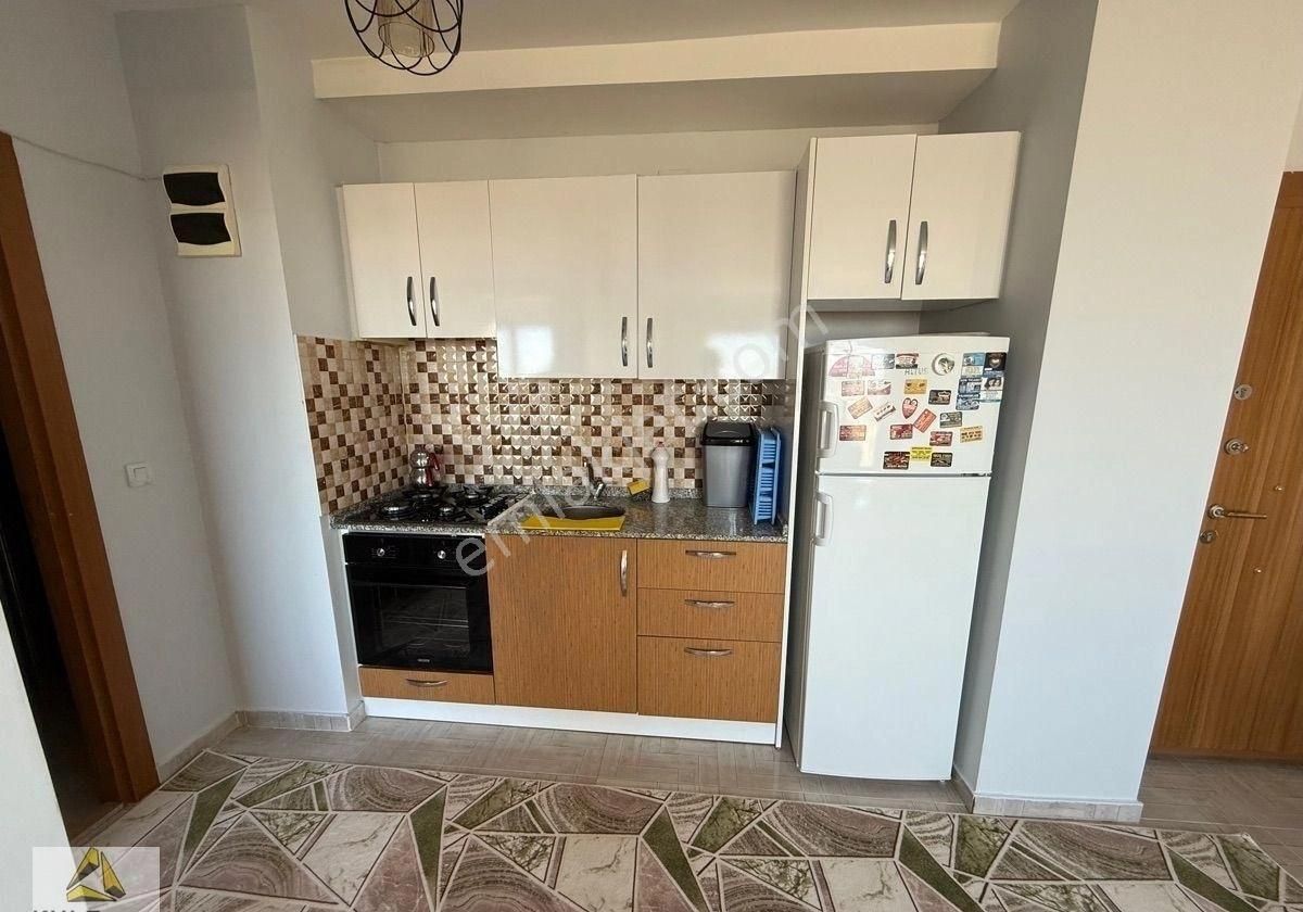 Gültepe'de Caddeye Yakın Nezih Ve Havuzlu Sitede Eşyalı Geniş 1+1 Kiralık