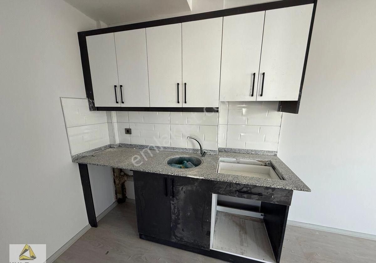 Kulepark Osmangazi'de Caddeye Yakın Geniş 1+1 Kiralık Daire