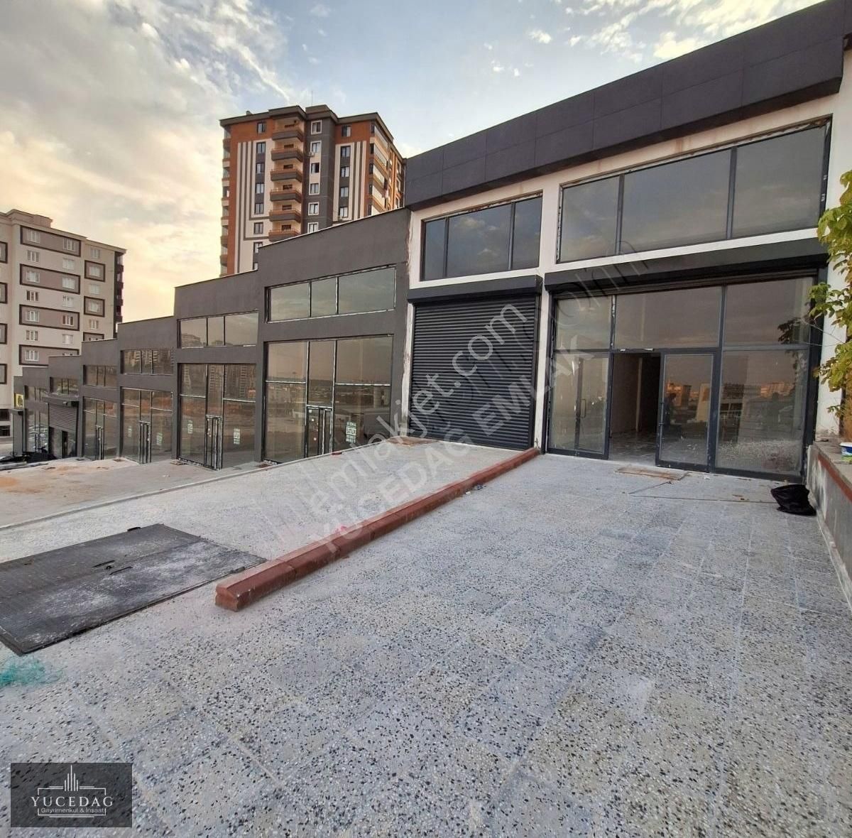 Gaziantep Karacaahmet Mah. Ana Cadde Üzerinde Kiralık Dükkan...
