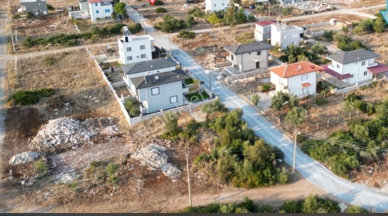Denize 850 Metre Köşe Parsel