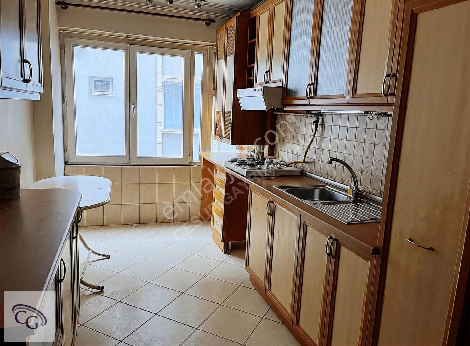 Şişli 19 Mayıs - Ali Karanfil'de Kiralık (2+1) 75 M² Boş Daire
