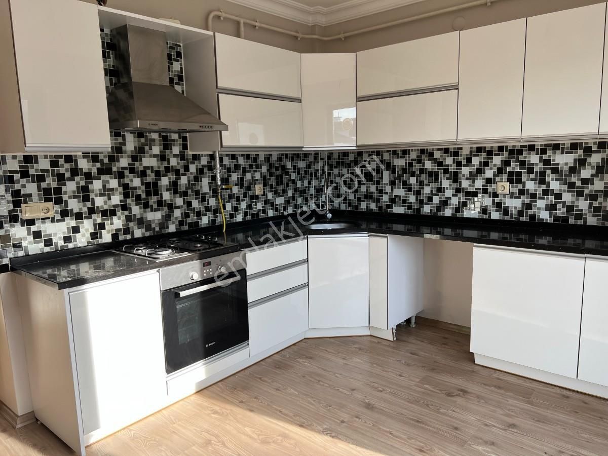 Sakarya Serdivan Köprübaşı Mahallesinde Geniş 3+1 Daire