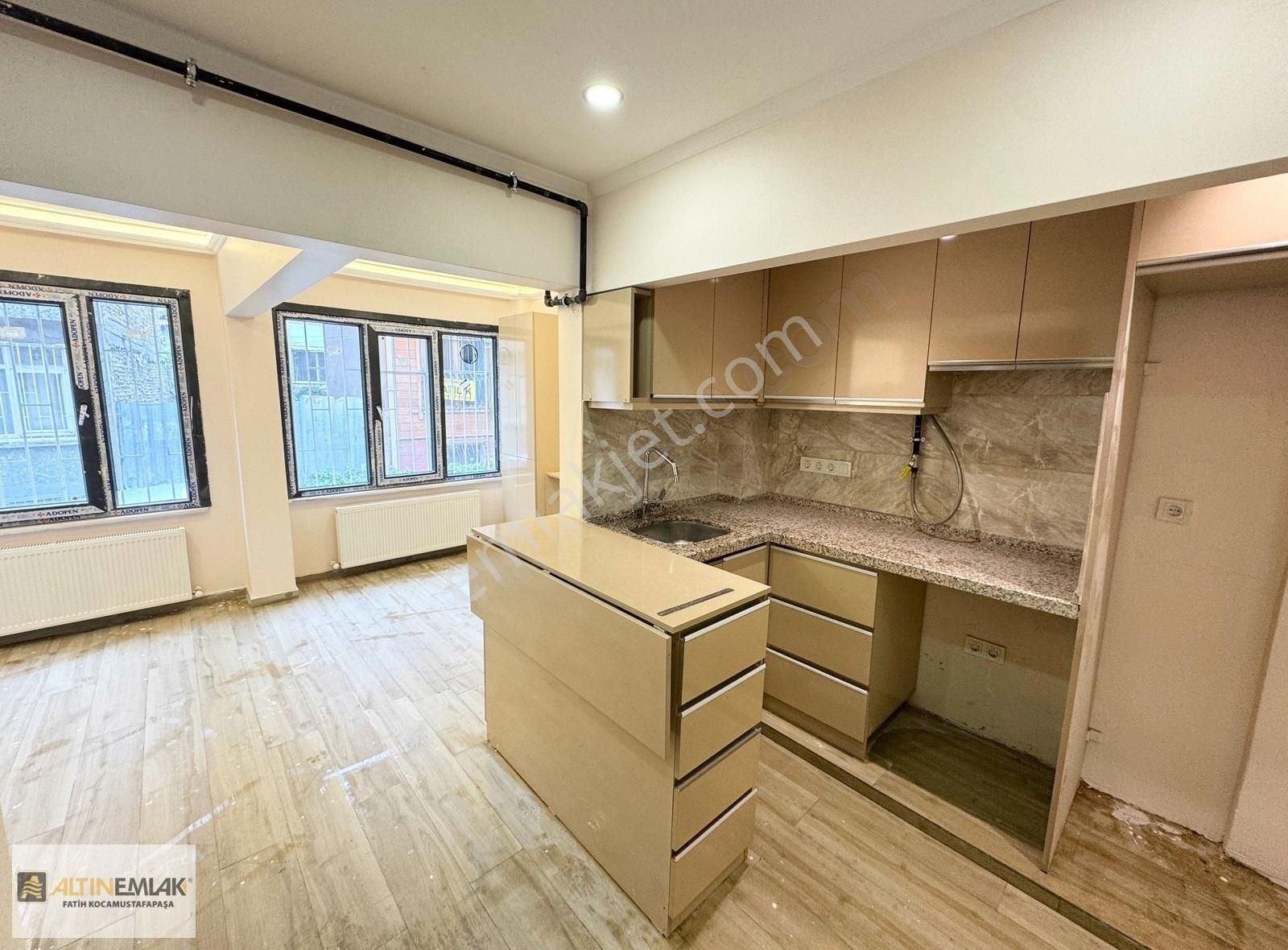 Hastaneler Bölgesinde İçi Komple Yapılı Yenilenmiş 1+1 Daire