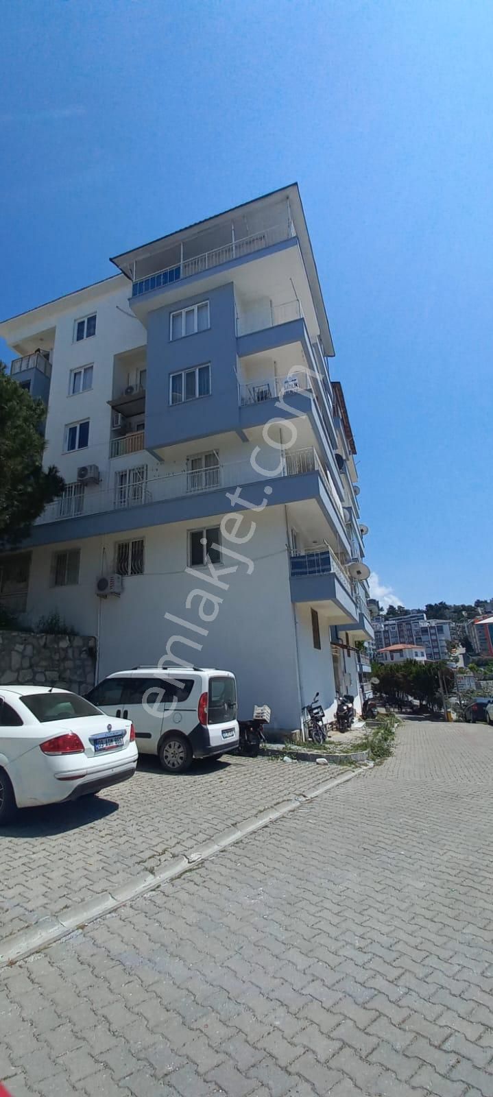 Kuşadası Ege Mahallesinde 3+1 Ara Kat Daire