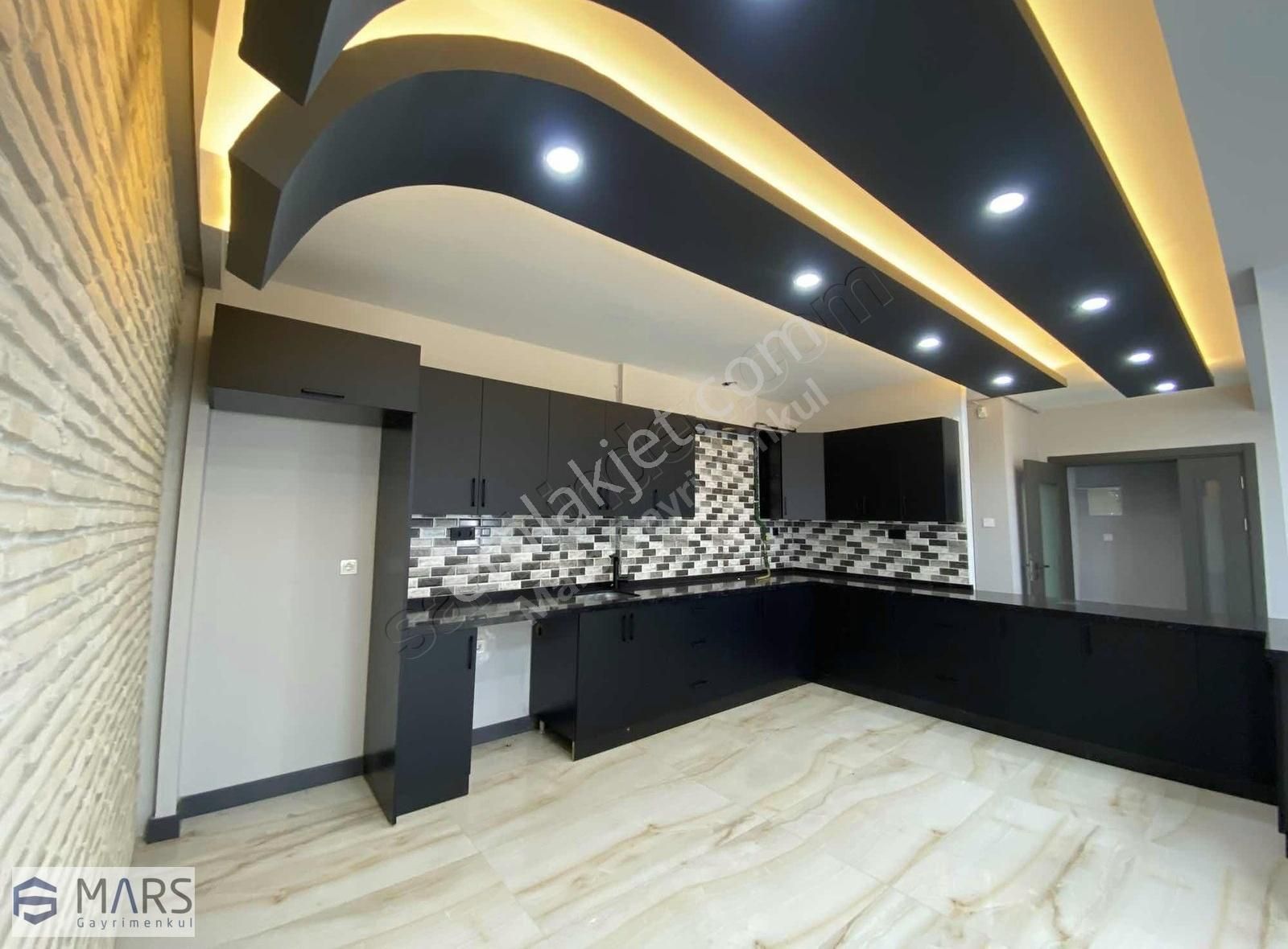 Serdivan'da Tabeladeğeriyüksek,geniş Teraslı Kiralık Ofis/işyeri