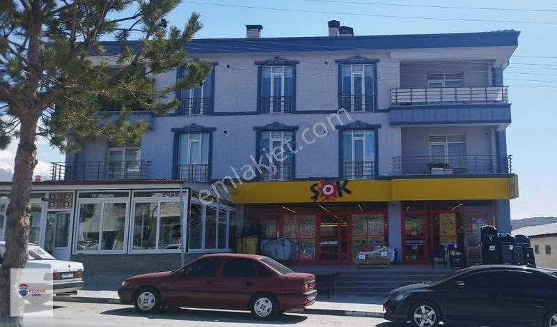 Remax Dem Den Üzümlü De Ana Cadde Üzeri Satılık 3+1 Fırsat Daire