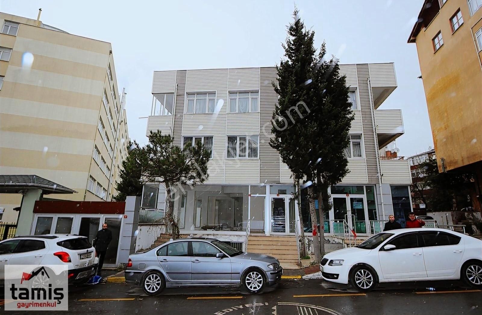 Tamiş'den Maltepe Medical Park Arkasında Cadde Üzeri Yatırımlık