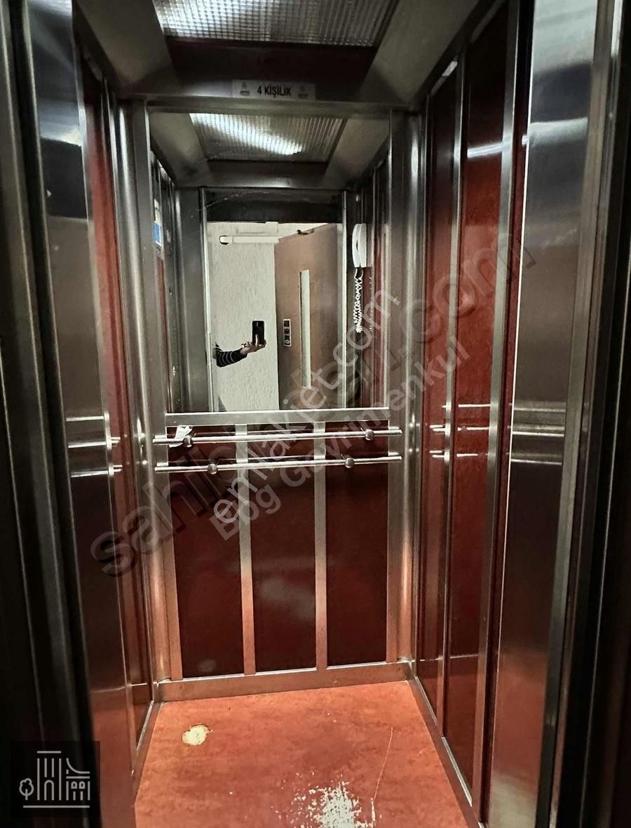 Göztepe Cadde Üzeri Metro Yakını 3+1 140 M2 Full Yapılı