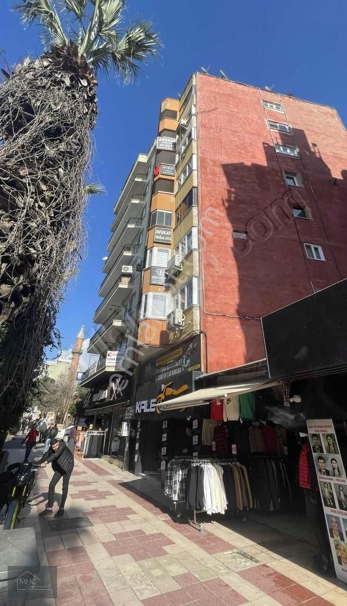 Mhc Gayrimenkulden Adnan Menderes Bulvarında Kiralık 2+1