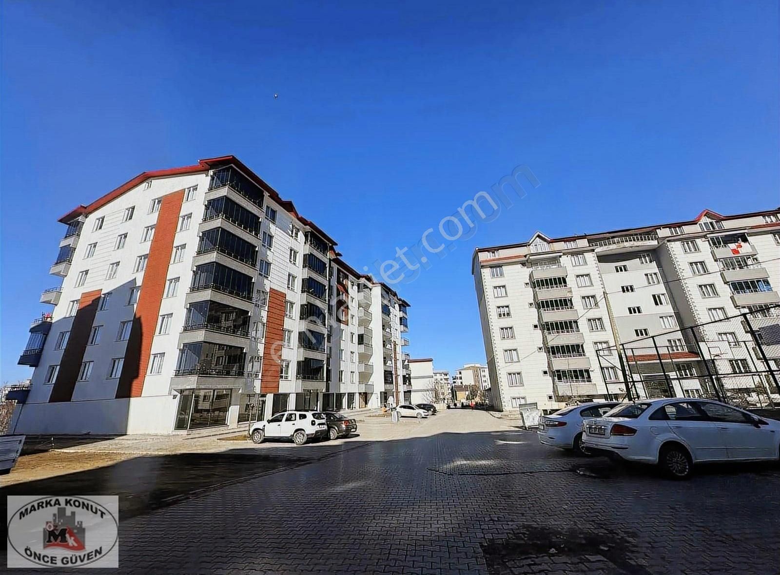 Acil Satılık 3+1 180 M2 Sitede Lüx Ferah Daire