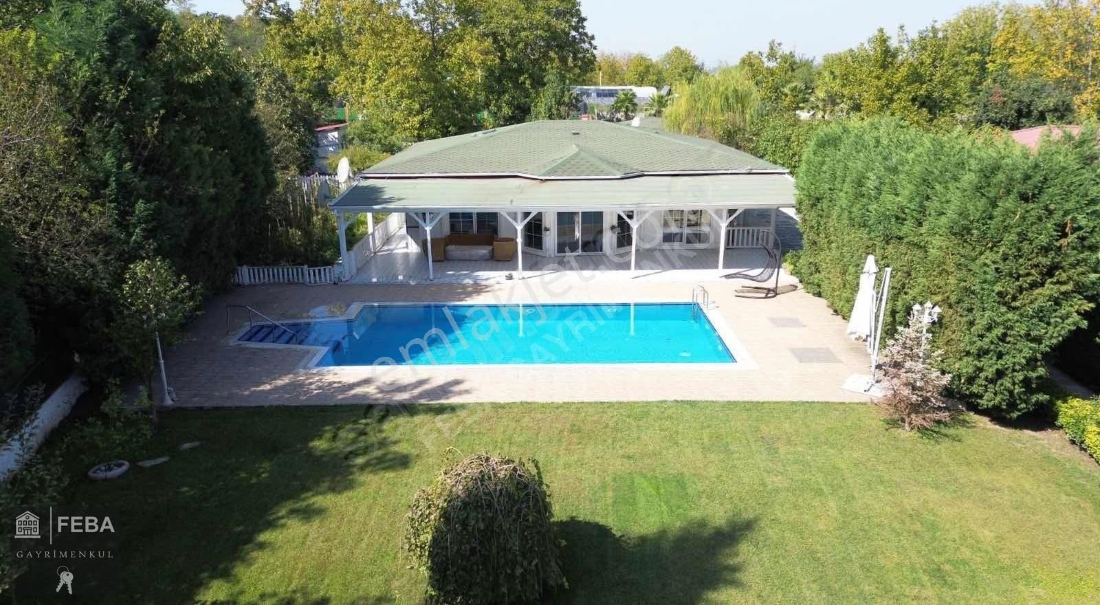 Sapanca Yanık Özel Havuzlu Ve Bahçeli Eşyalı Kiralık Villa