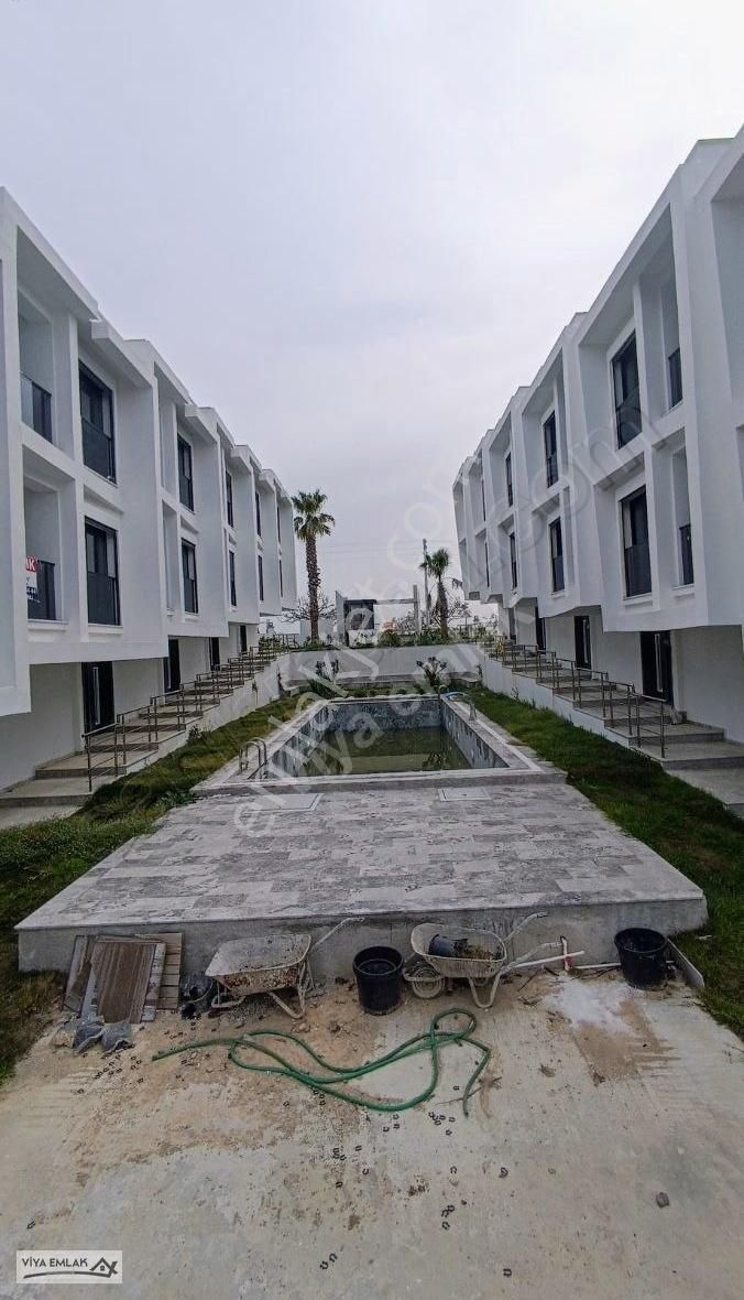 Viya Emlaktan Satılık 3+1 Havuzlu Sitede Triblex Lüx Villa